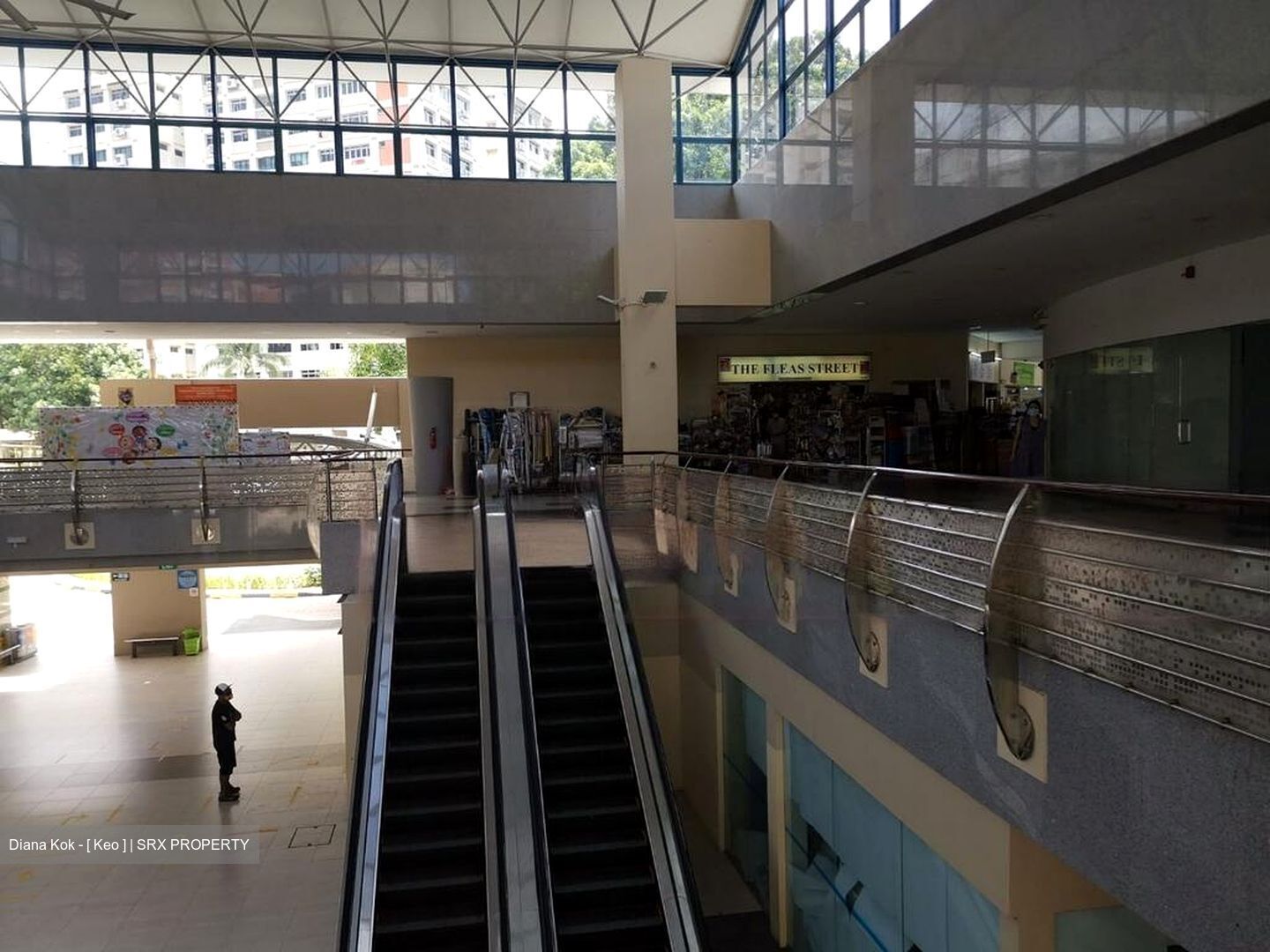 Elias Mall (D18), Retail #455017601